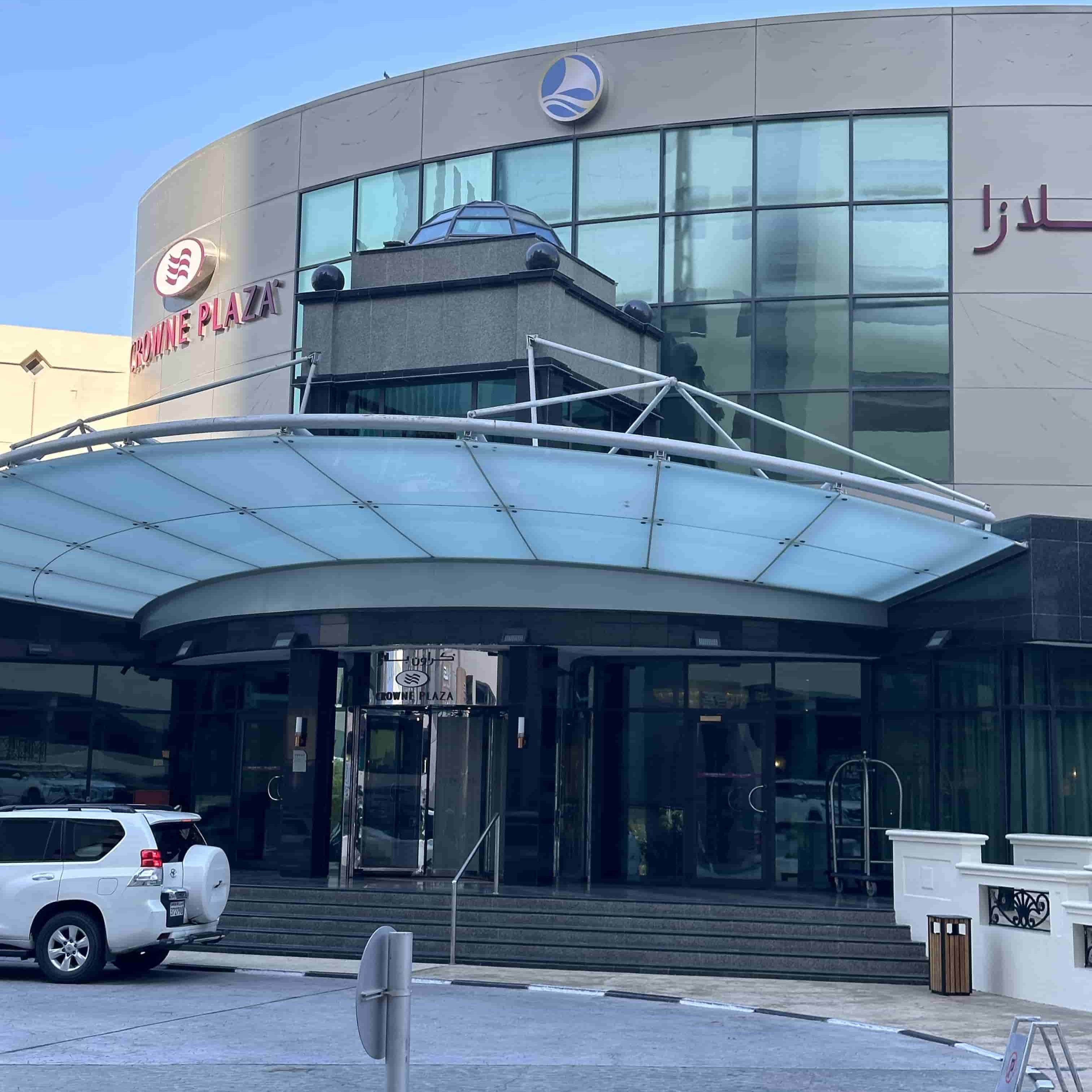 Hotel glass and aluminum works